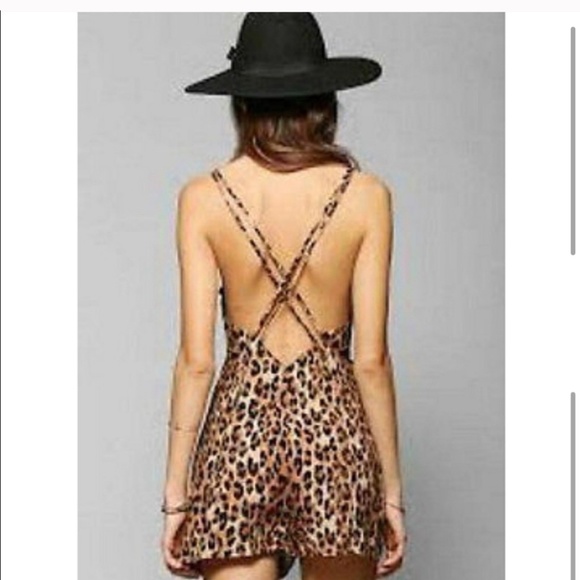 silence and noise cross back leopard romper medium - Picture 2 of 7